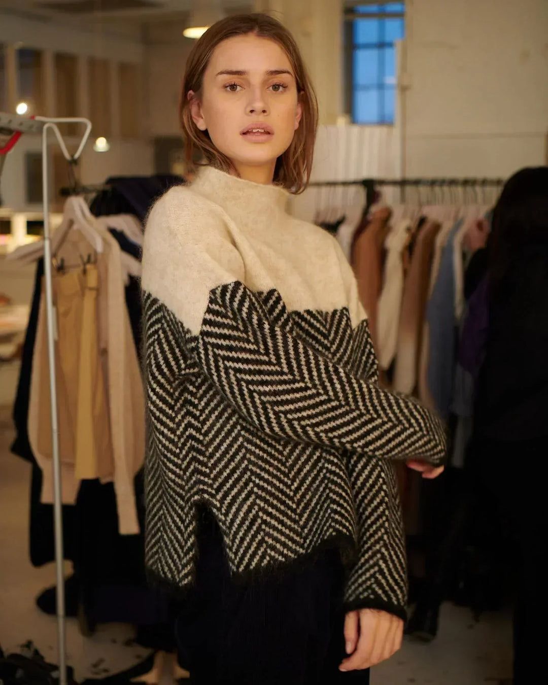 Gia™ — Pull col roulé en maille premium