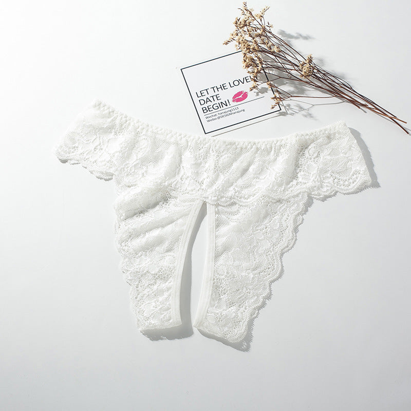 Colette | String en dentelle “peek-a-boo”