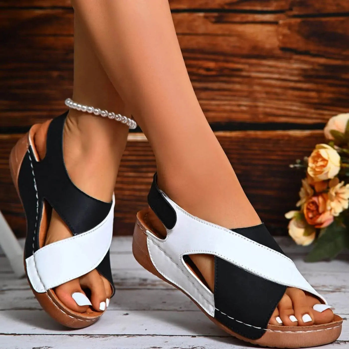 Nicole – Comfort sandals with an open toe