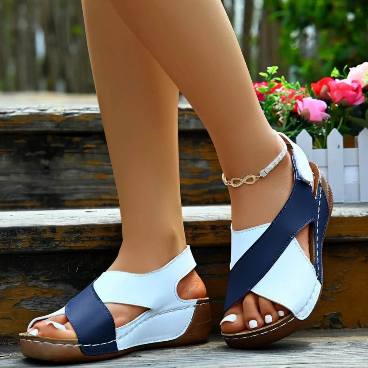 Nicole – Comfort sandals with an open toe