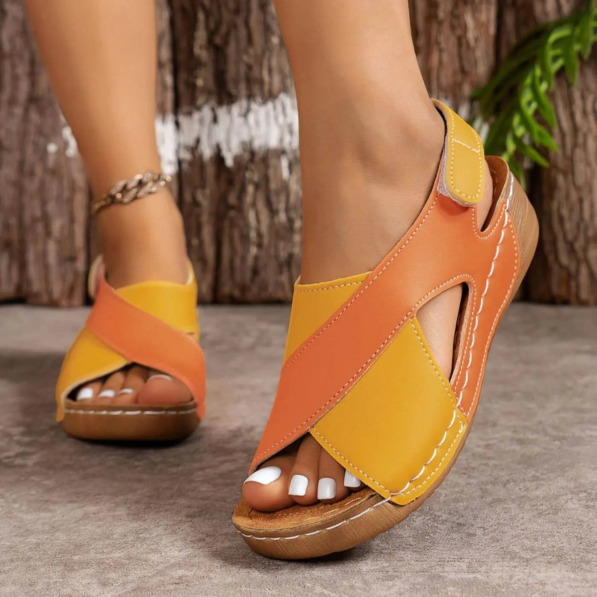 Nicole – Comfort sandals with an open toe