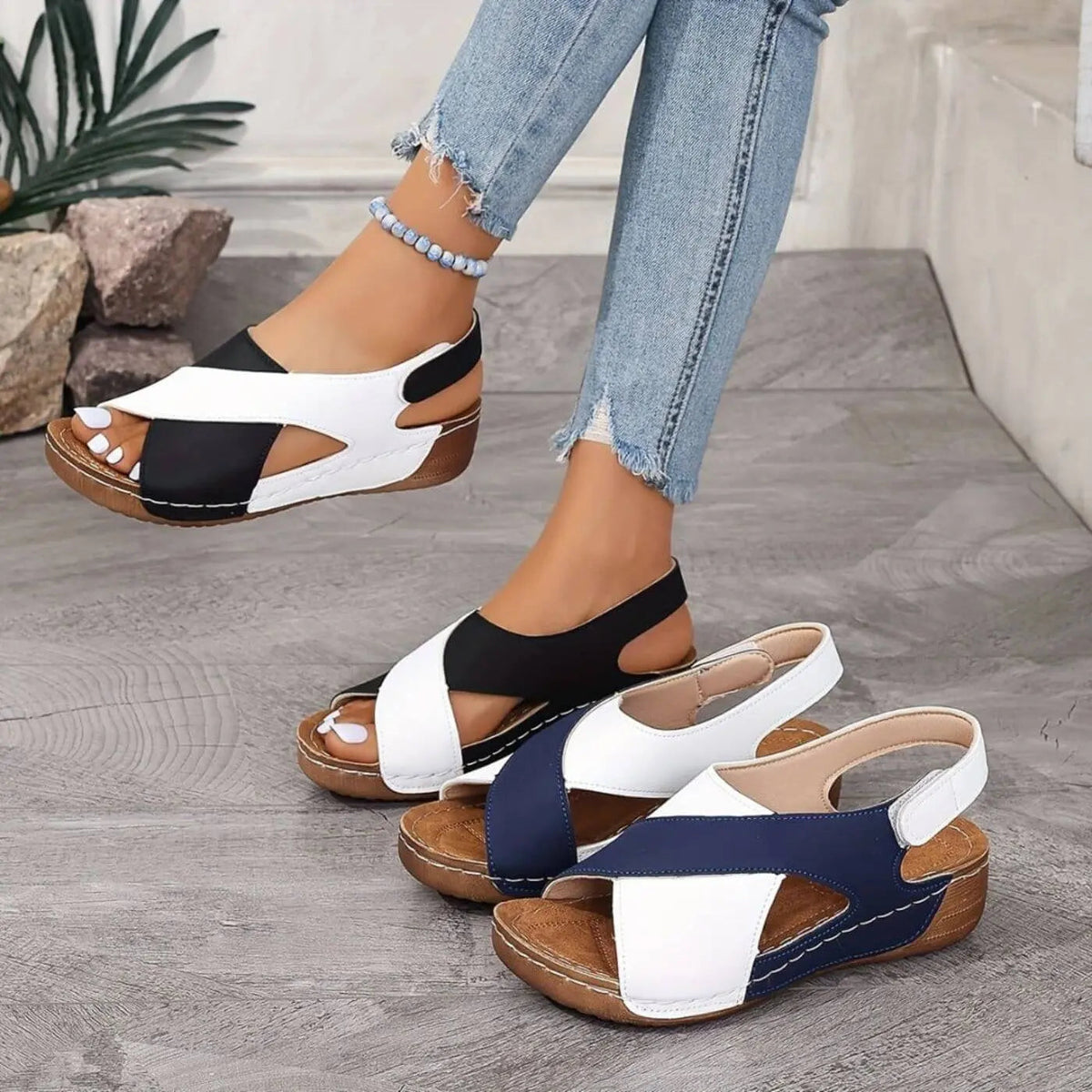Nicole – Comfort sandals with an open toe
