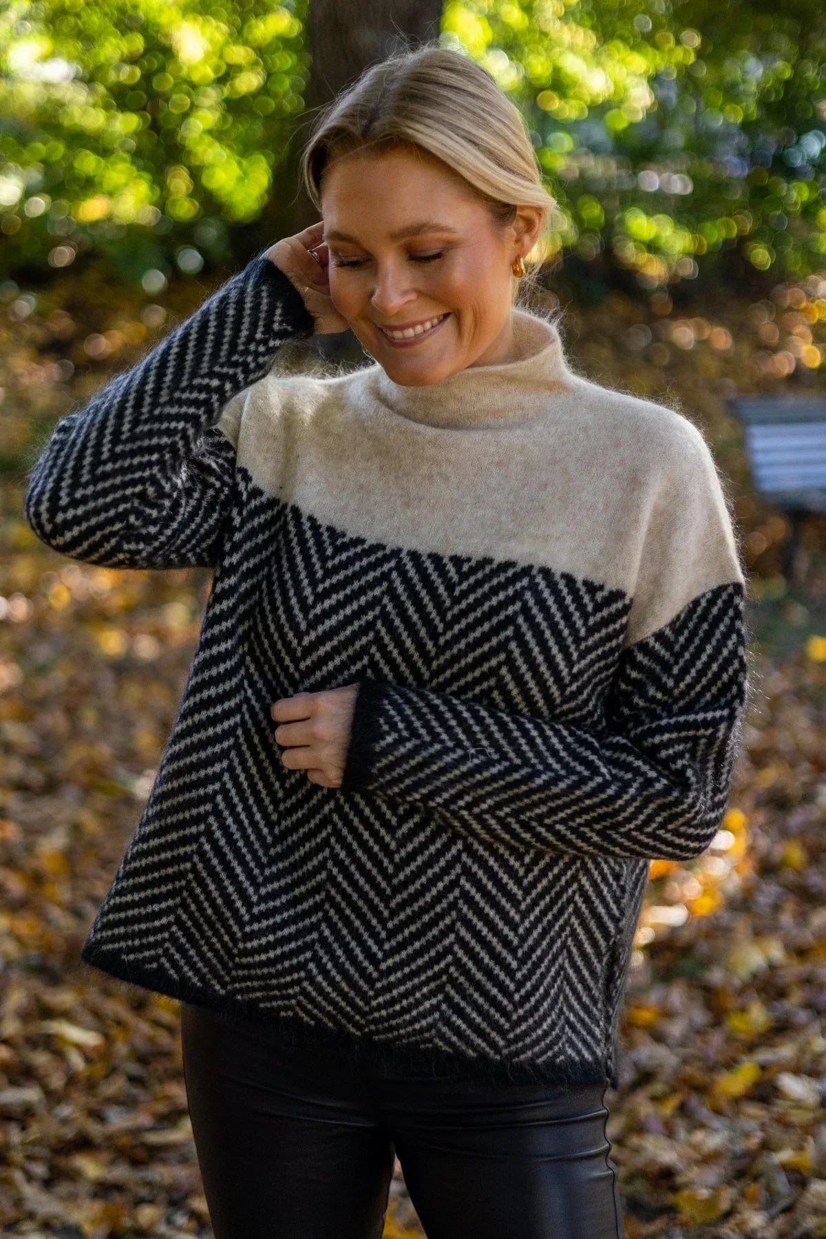 Gia™ — Pull col roulé en maille premium
