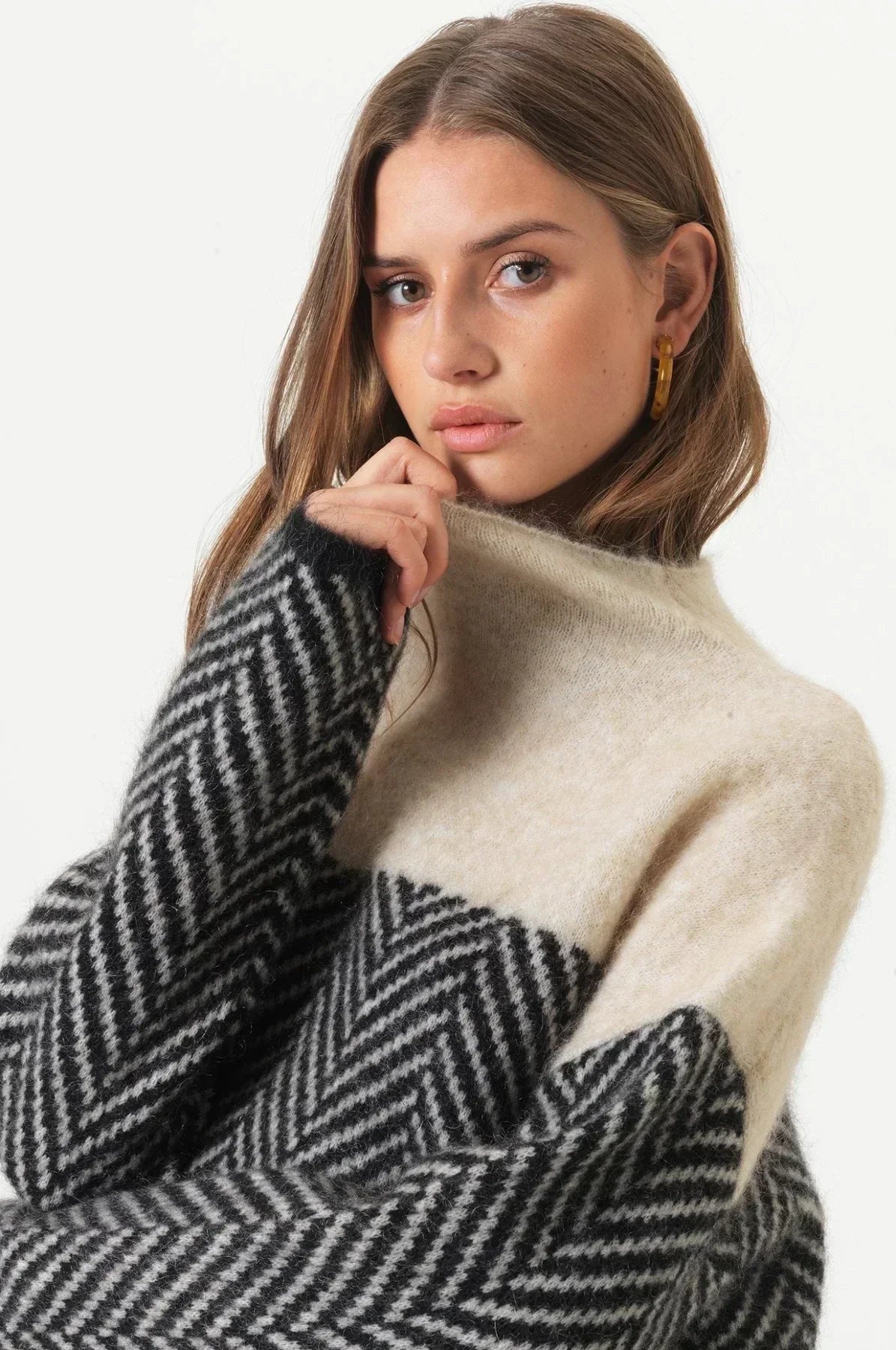 Gia™ — Pull col roulé en maille premium
